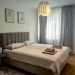 L&l 20 Minutes Walk To The Old Town Apartamento