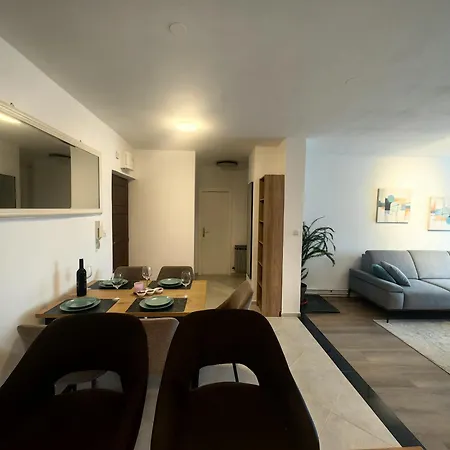 L&l 20 Minutes Walk To The Old Town Apartamento