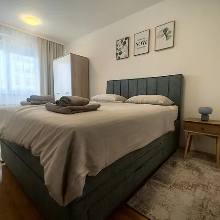 L&l 20 Minutes Walk To The Old Town Apartamento